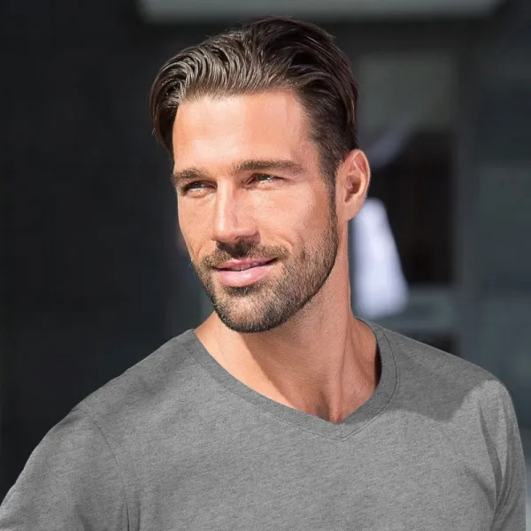 Obcisła koszulka męska - Dekolt w kształcie litery V