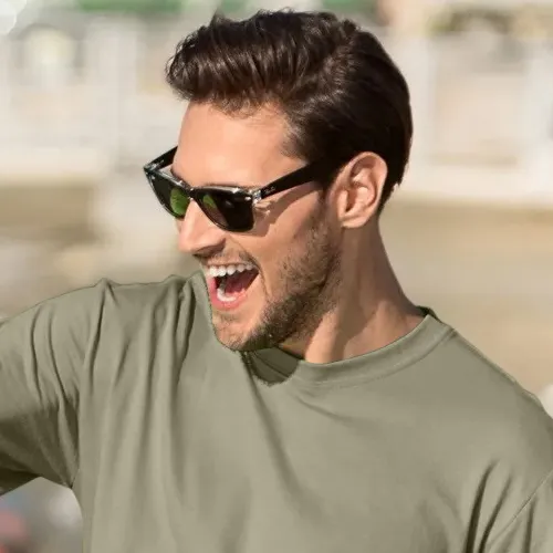 Klasyczna koszulka męska - Klasyczny okrągły dekolt