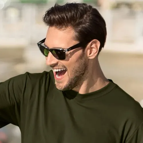 Klasyczna koszulka męska - Klasyczny okrągły dekolt