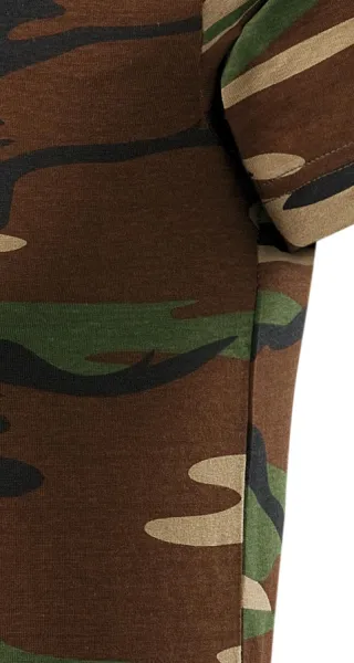 Koszulka w kamuflażu - Krój z bocznymi szwami