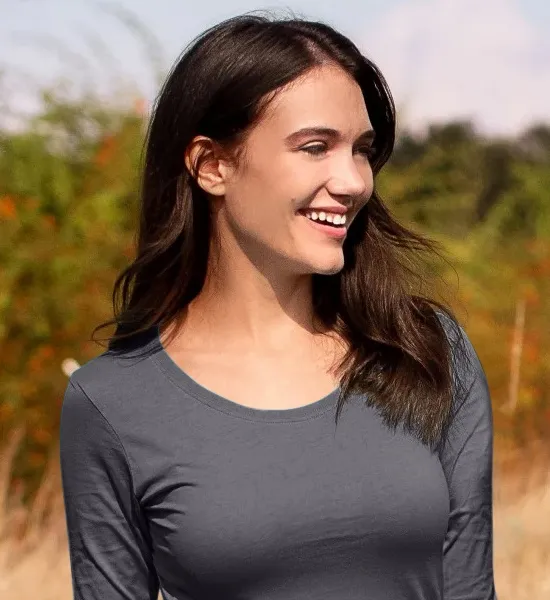 Koszulka damska z długim rękawem - Głębszy okrągły dekolt