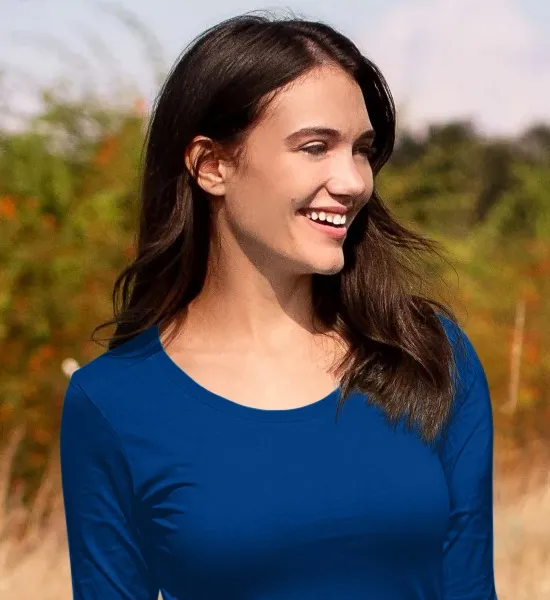 Koszulka damska z długim rękawem - Głębszy okrągły dekolt