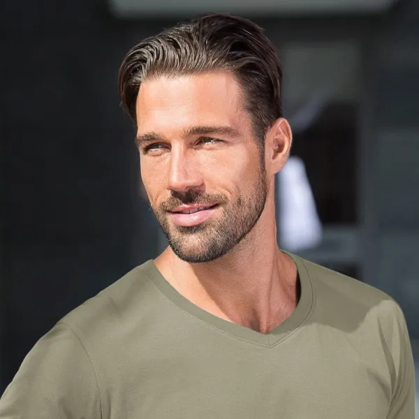 Obcisła koszulka męska - Dekolt w kształcie litery V