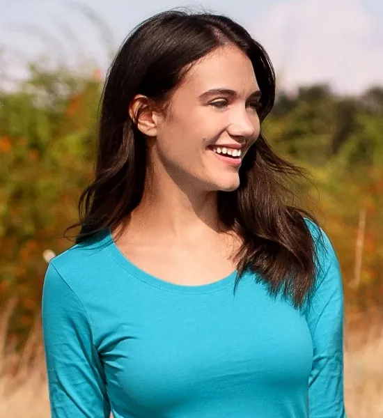 Koszulka damska z długim rękawem - Głębszy okrągły dekolt