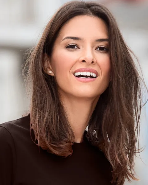 Prosta koszulka damska - Klasyczny okrągły dekolt