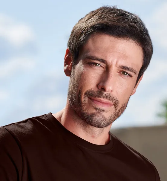 Prosta koszulka męska - Klasyczny okrągły dekolt