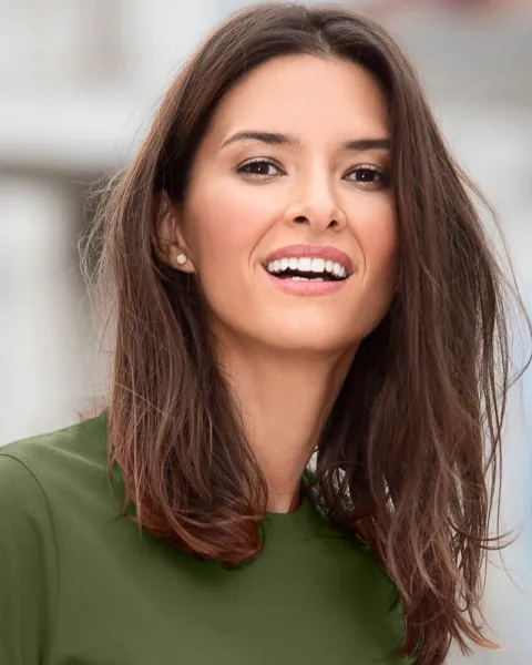 Prosta koszulka damska - Klasyczny okrągły dekolt