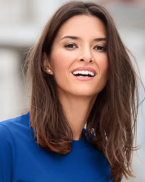 Prosta koszulka damska - Klasyczny okrągły dekolt