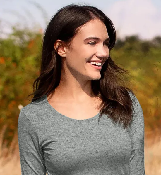 Koszulka damska z długim rękawem - Głębszy okrągły dekolt