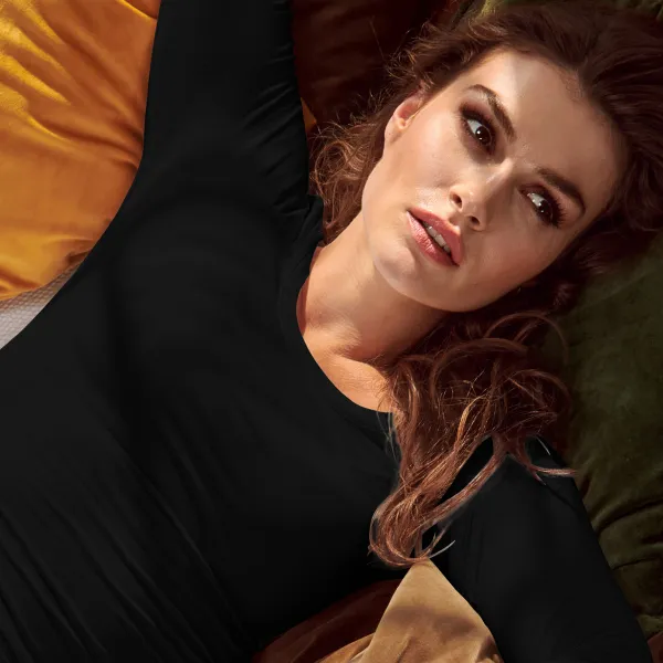 Koszulka damska z długim rękawem i głębszym dekoltem - Głębszy okrągły dekolt