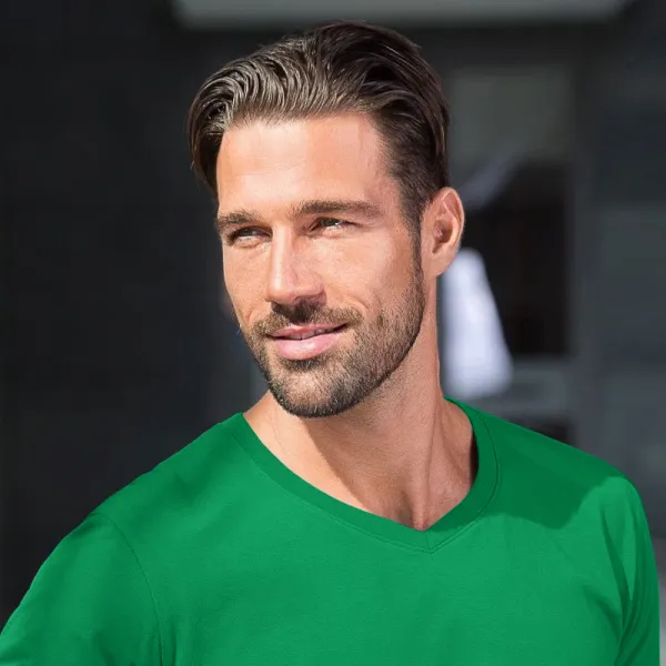 Obcisła koszulka męska - Dekolt w kształcie litery V